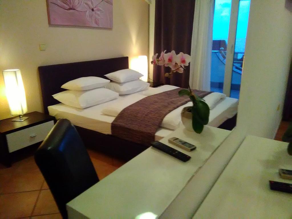 Guest House Garfild 2 Novi Vinodolski Exterior foto